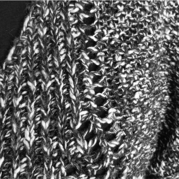Mudd Size M Juniors Sweater Black White Marbled Knit Hi-Lo Open Weave - Picture 3 of 11